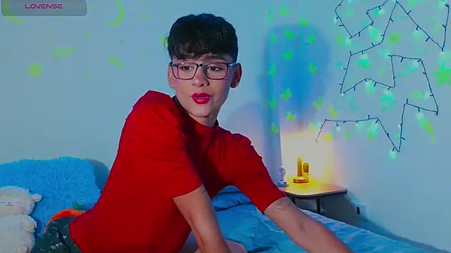 Snapshot of arnold_laurent_ chatting on 01.05.25 arnold laurent online show from 01.05.25