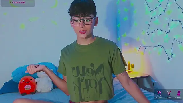 Snapshot of arnold_laurent_ chatting on 01.12.25 arnold laurent online show from 01.12.25