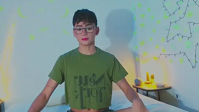 Snapshot of arnold_laurent_ chatting on 02.07.25 arnold laurent online show from 02.07.25