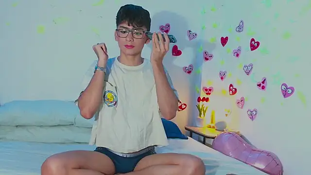 Snapshot of arnold_laurent_ chatting on 02.15.25 arnold laurent online show from 02.15.25