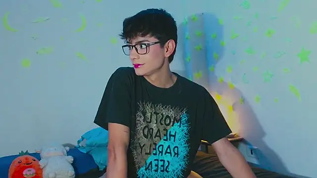 Snapshot of arnold_laurent_ chatting on 03.04.25 arnold laurent online show from 03.04.25