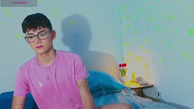 Snapshot of arnold_laurent_ chatting on 03.16.25 arnold laurent online show from 03.16.25