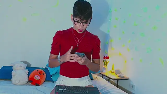 Snapshot of arnold_laurent_ chatting on 03.18.25 arnold laurent online show from 03.18.25