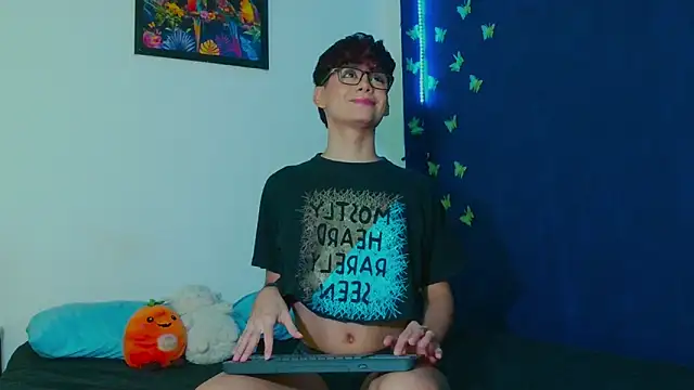 Snapshot of arnold_laurent_ chatting on 10.22.25 arnold laurent online show from 10.22.25