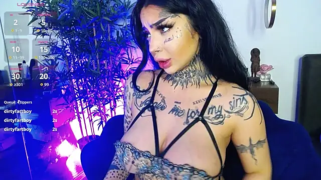 Snapshot of CreamyInkky_ chatting on 04.01.26 CreamyInkky online show from 04.01.26