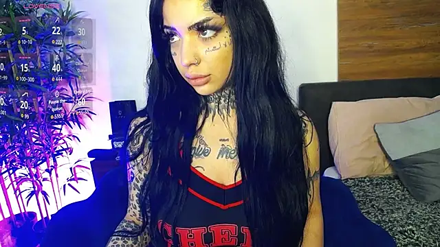 Snapshot of CreamyInkky_ chatting on 04.02.26 CreamyInkky online show from 04.02.26