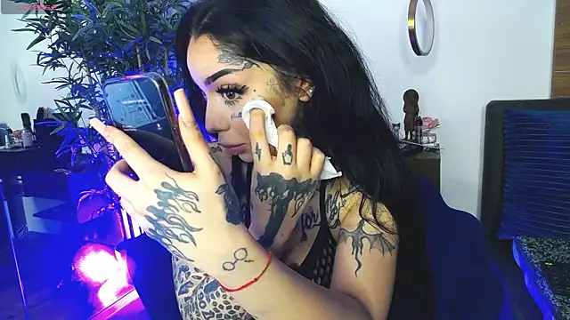 Snapshot of CreamyInkky_ chatting on 04.07.26 CreamyInkky online show from 04.07.26