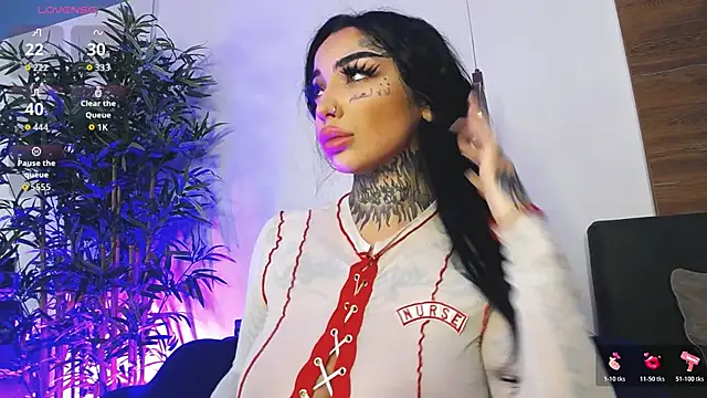 Snapshot of CreamyInkky_ chatting on 04.16.26 CreamyInkky online show from 04.16.26