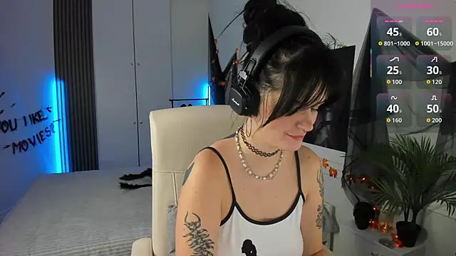 Snapshot of SashaSunlight chatting on 11.01.25 SashaSunlight online show from 11.01.25