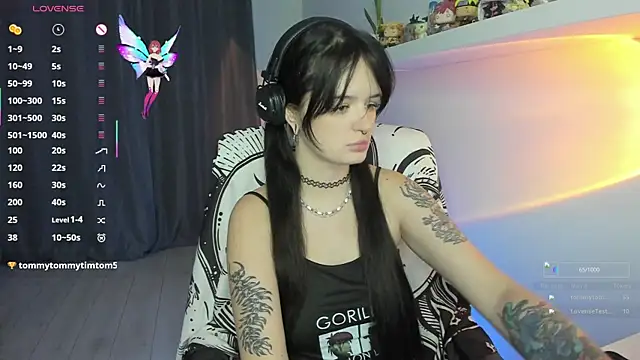 Snapshot of SashaSunlight chatting on 11.20.25 SashaSunlight online show from 11.20.25