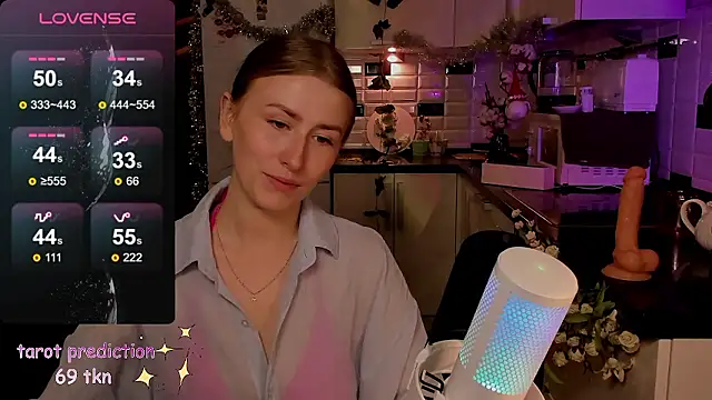 Snapshot of Emily_April chatting on 12.02.24 Emily April online show from 12.02.24