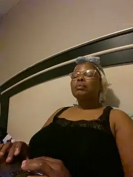 Nomthie online show from 03.15.25