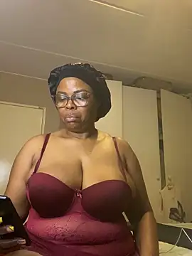 Nomthie online show from 10.26.25