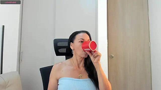 Evawalker  online show from 10.11.25