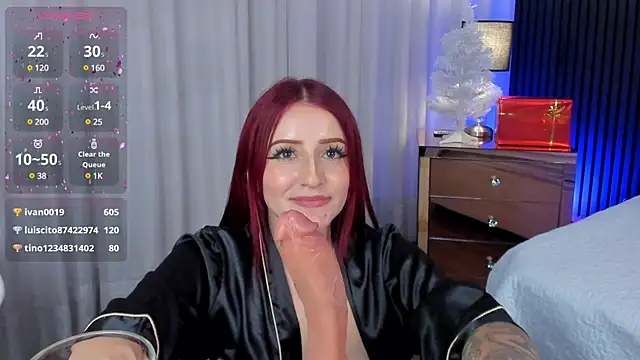 Snapshot of misspaulinaa chatting on 12.27.24 misspaulinaa online show from 12.27.24