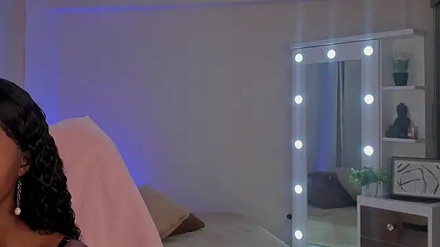 SavannahWildee online show from 01.11.25