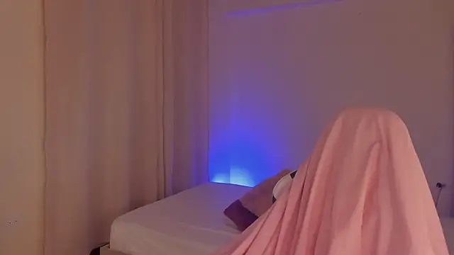 SavannahWildee online show from 02.11.25