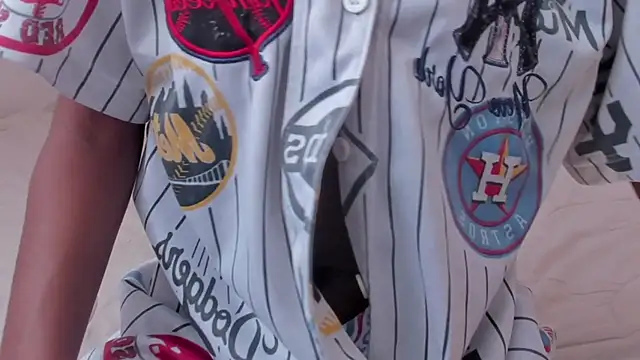 SavannahWildee online show from 10.17.25