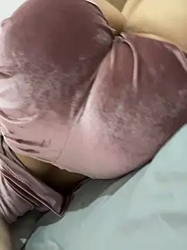 Snapshot of mohra30 chatting on 11.21.25 mohra30 online show from 11.21.25