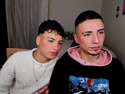 Snapshot of sweet_boys_xx chatting on 03.12.25 sweet boys xx online show from 03.12.25