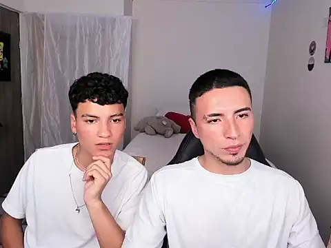 Snapshot of sweet_boys_xx chatting on 03.18.25 sweet boys xx online show from 03.18.25