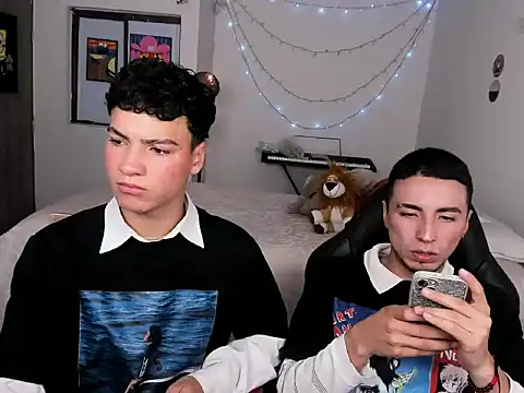 Snapshot of sweet_boys_xx chatting on 03.22.25 sweet boys xx online show from 03.22.25