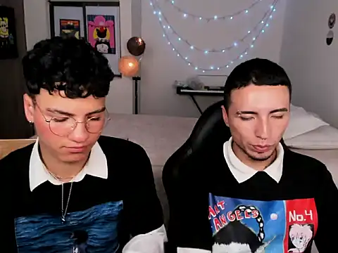 Snapshot of sweet_boys_xx chatting on 03.22.25 sweet boys xx online show from 03.22.25