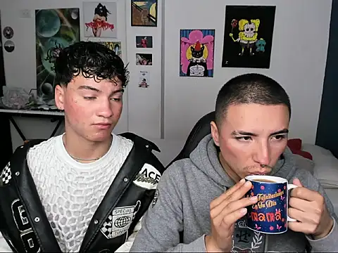 Snapshot of sweet_boys_xx chatting on 09.13.25 sweet boys xx online show from 09.13.25