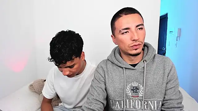 Snapshot of sweet_boys_xx chatting on 10.25.25 sweet boys xx online show from 10.25.25