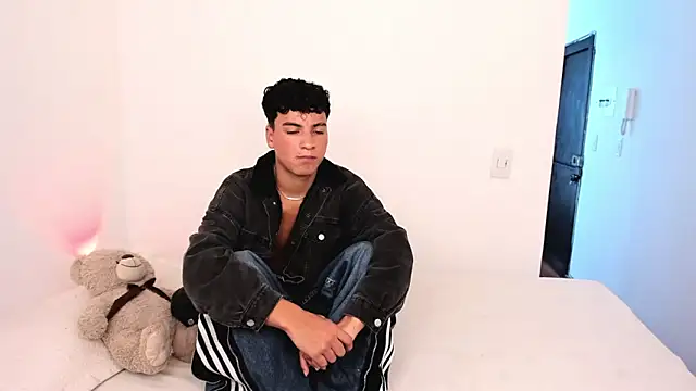 Snapshot of sweet_boys_xx chatting on 10.26.25 sweet boys xx online show from 10.26.25