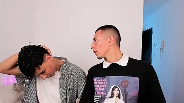 Snapshot of sweet_boys_xx chatting on 11.14.25 sweet boys xx online show from 11.14.25