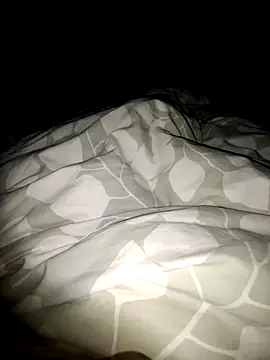 Snapshot of royisnice2 chatting on 10.31.25 royisnice2 online show from 10.31.25