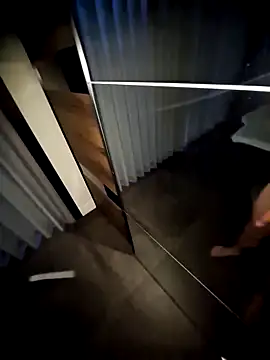 Snapshot of royisnice2 chatting on 12.20.25 royisnice2 online show from 12.20.25