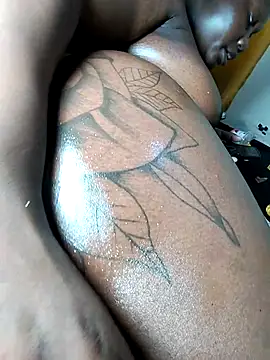 Hugemassivebootie online show from 09.24.25