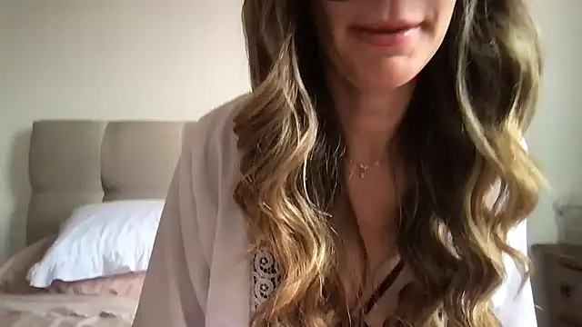 paolajonez online show from 01.05.25