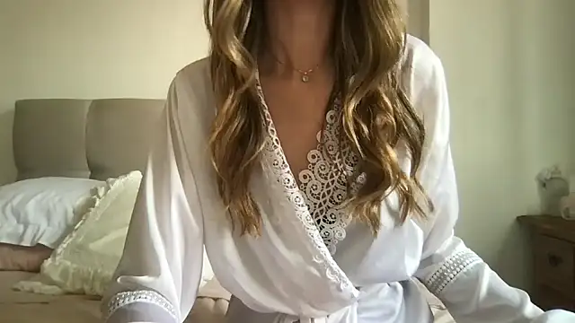 paolajonez online show from 01.06.25