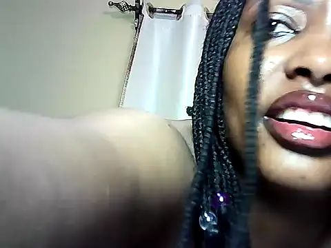 Snapshot of nanaswee chatting on 07.13.26 nanaswee online show from 07.13.26
