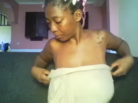 Snapshot of Sexxy_bre chatting on 01.04.25 Sexxy bre online show from 01.04.25