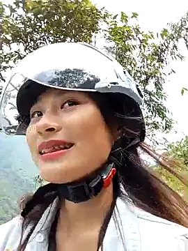 Snapshot of trieungoclnt chatting on 10.17.25 trieungoclnt online show from 10.17.25