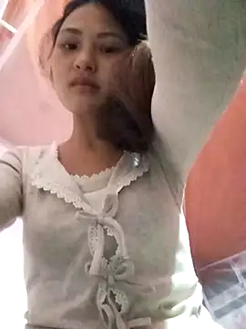 Snapshot of trieungoclnt chatting on 11.16.25 trieungoclnt online show from 11.16.25