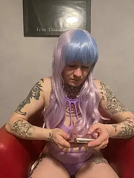 poussichienne online show from 02.20.25