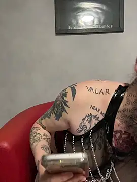 poussichienne online show from 03.08.25