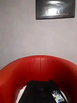 poussichienne online show from 03.18.25