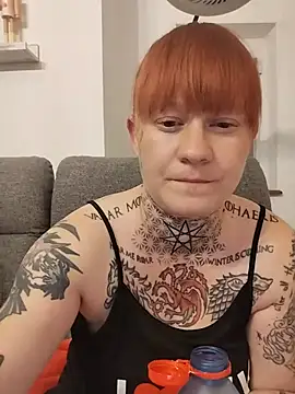 Snapshot of poussichienne chatting on 07.17.26 poussichienne online show from 07.17.26
