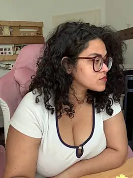 Curvydesifromgermany online show from 06.18.26