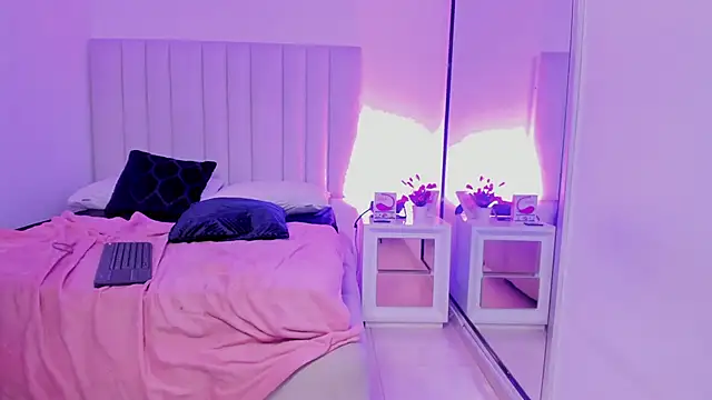 Laura Dicardy online show from 03.15.25