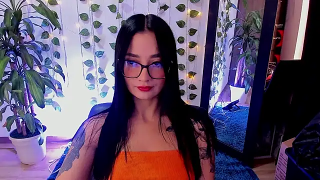 Snapshot of mariiana-diaz chatting on 12.15.25 mariiana-diaz online show from 12.15.25