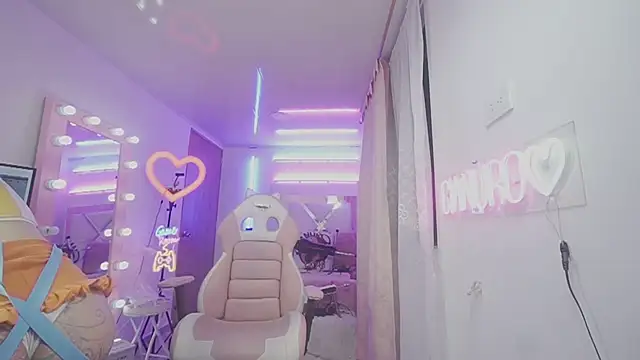 Snapshot of angelacianuro_ chatting on 12.19.24 angelacianuro online show from 12.19.24