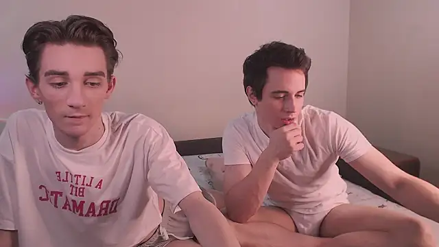 Snapshot of EliotMarks chatting on 12.25.24 EliotMarks online show from 12.25.24