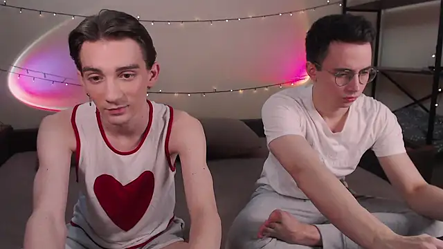 Snapshot of EliotMarks chatting on 03.10.25 EliotMarks online show from 03.10.25